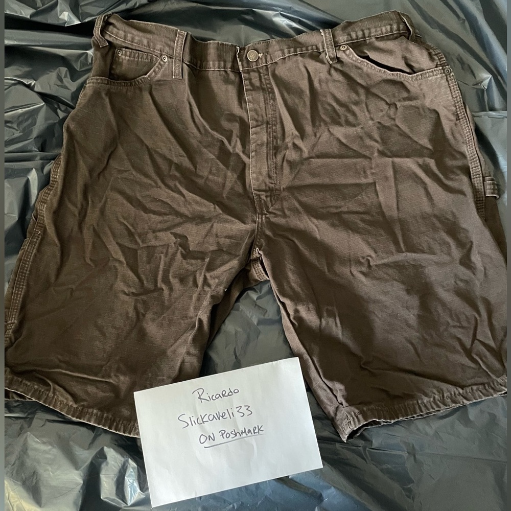 NEW NEVER WORN W/O TAGS DICKIES DARK BROWN/BLACK RELAXED FIT SHORTS 42
001